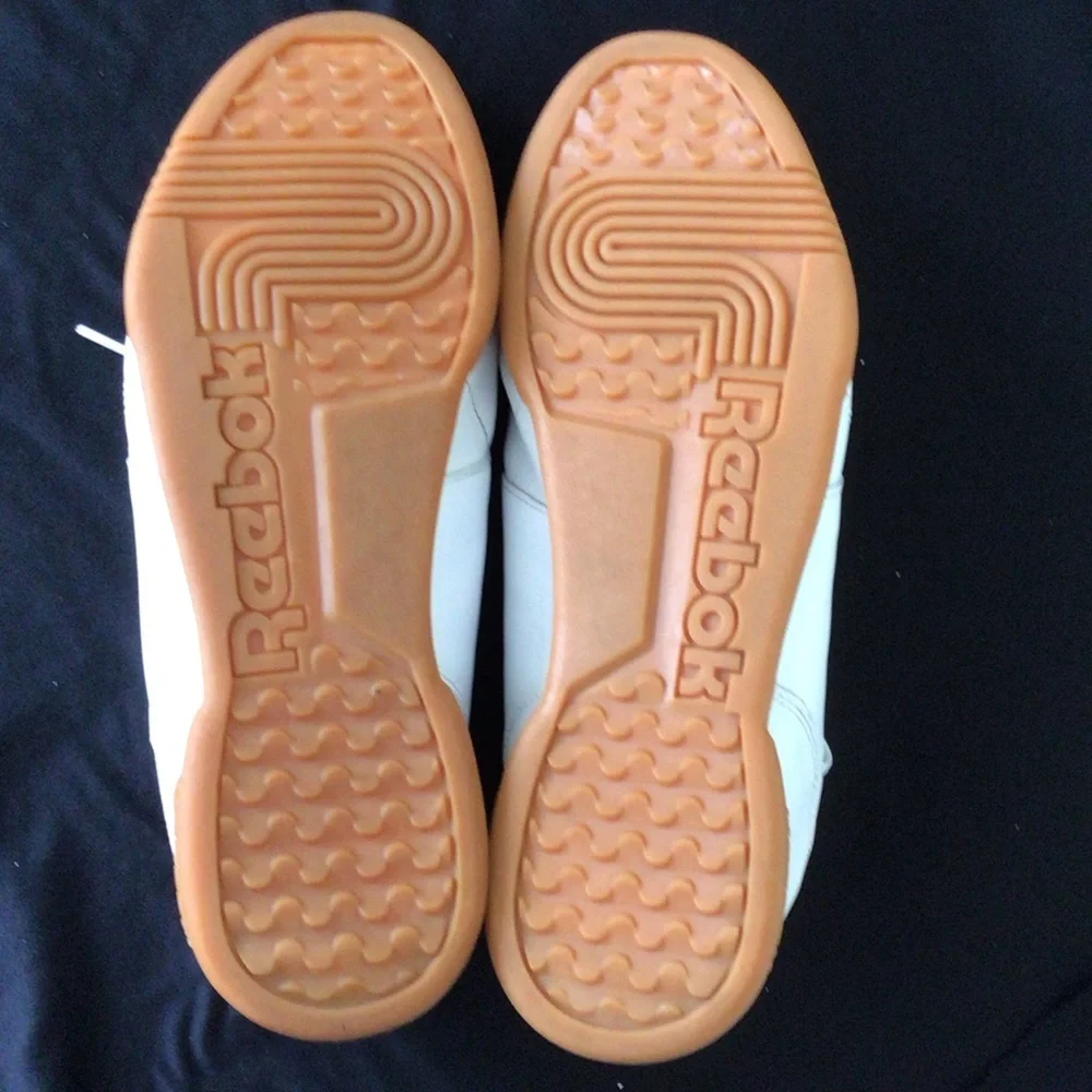 Reebok - White Classic Leather Men’s Sneakers with Gum Sole - Picture 7 of 9